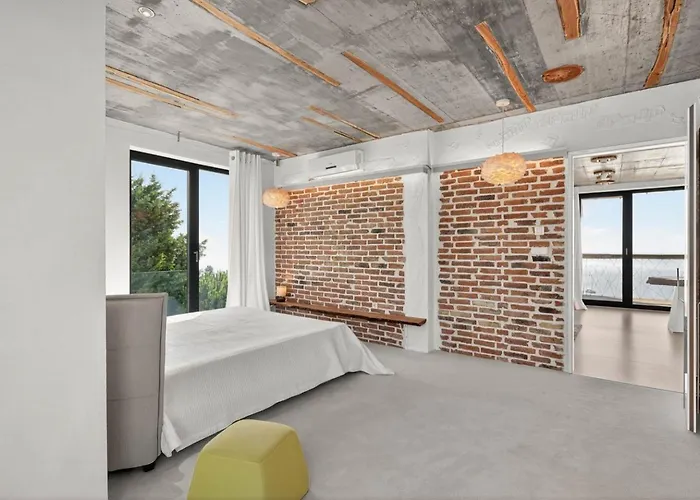 Design Lux In Bamboo Garden ,no Shoes Allowed Inside *