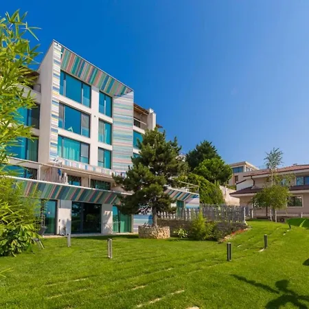 Apartment Bamboo Garden Warna