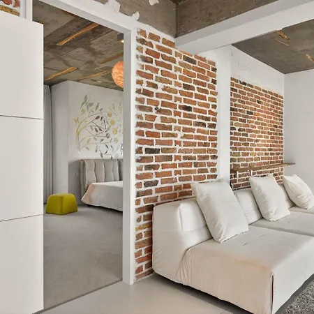 Apartment Bamboo Garden